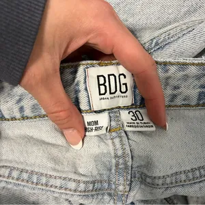 BDG Urban Outfitters Mom High Rise Light Wash Jeans thumbnail 6