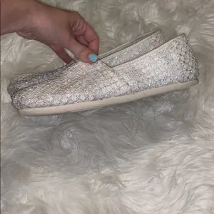 MOVING SALE’ White Lace Toms thumbnail 2