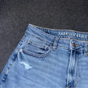 NWT American Eagle Stretch Mom Jeans Size 4 High Rise Medium Wash Distressed thumbnail 6