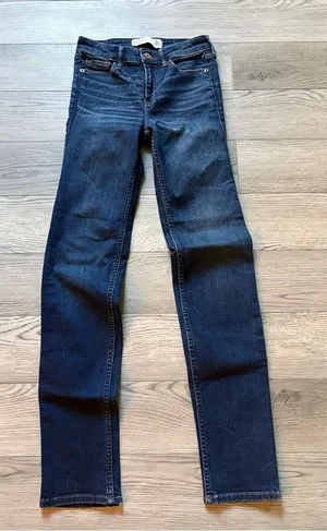 Abercrombie & Fitch mid rise straight jeans thumbnail 1