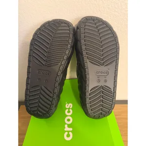 Crocs Classic Cozzzy Overpuff Sandal Black Puffer Fuzzy Lined Slide W9 thumbnail 5