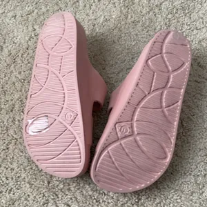 Adorable NEW pink/rose sandal size 41 or 9 thumbnail 2