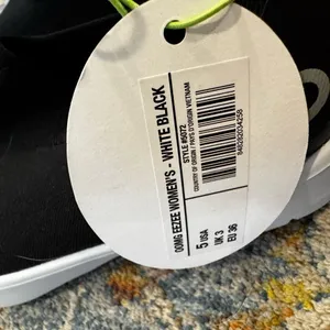 OOFOS OOmg Eezee Women’s White Black Sneakers 5 NWT thumbnail 6