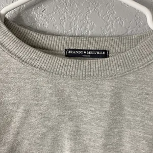 Brandy Melville New York Gray Crewneck Crop Sweater thumbnail 4