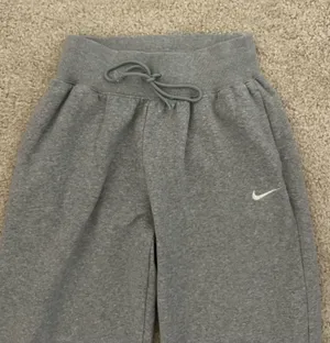 Nike Grey Sweatpants thumbnail 1