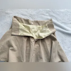 Beige A thumbnail 4
