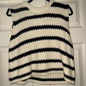 LA MIEL Beige and Black Knit Vest thumbnail 1