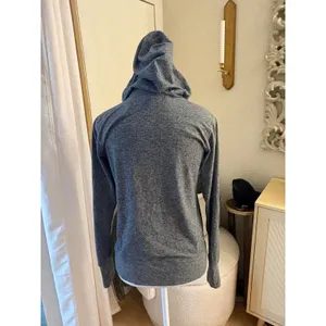 Vuori Women's Halo Performance Hoodie In Gray Size XS thumbnail 3