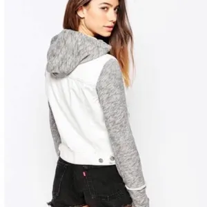 Free‎ People Knit Sleeve & Knit Hood Distressed White Denim Jean Jacket Size XS thumbnail 4
