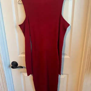 Madden Girl Cold Shoulder Long‎ Red Dress thumbnail 6