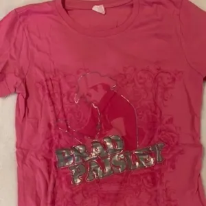 Brad Paisley 2012 Pink Concert Shirt L EUC‎ thumbnail 1