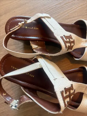 Tommy Hilfiger White Leather T-Strap Logo Sandals thumbnail 5