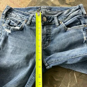 Silver Jeans Suki womens 29/31 medium wash mid rise slim bootcut Distressed blue thumbnail 3