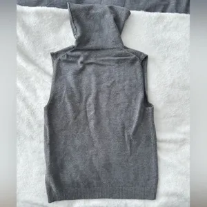 Brandy Melville Grey Crop Top thumbnail 4