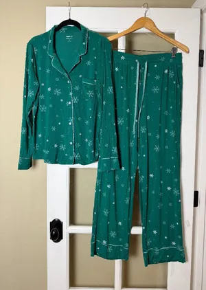 GapBody Gap Body Forever Favorite Green Snowflake Soft Pajama PJ's Size Medium thumbnail 1