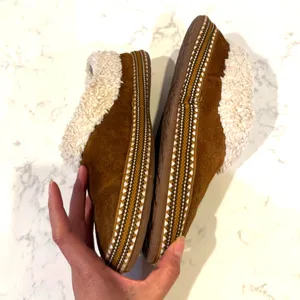ARIAT WOMEN'S MELODY SLIPPERS chocolate suede polar fleece linings size 7.5/8 thumbnail 8