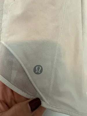 Lululemon Shorts Hotty Hot 4" High-Rise thumbnail 6