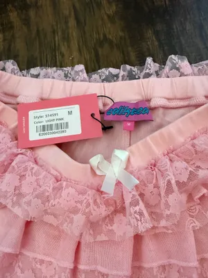 Edikted Ruffle Shorts thumbnail 2
