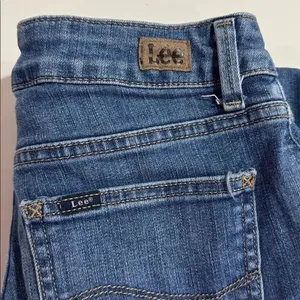 Lee Women's Straight Leg Blue Jeans EUC thumbnail 3