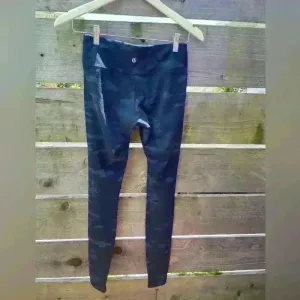 Lululemon Wunder‎ Under Pants Full On Size 4 Nazy Blue Black Camo Leggings Yoga thumbnail 2