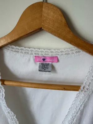 Y2k White Lace V thumbnail 3