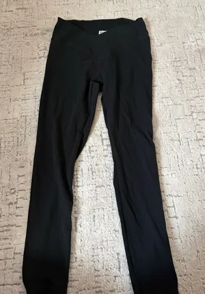 PINK Victoria’s Secret Black Crossover Leggings thumbnail 1