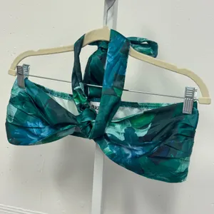 Princess Polly Satin Floral Halter Knot Front Crop Top Size 6 Garden Party thumbnail 3