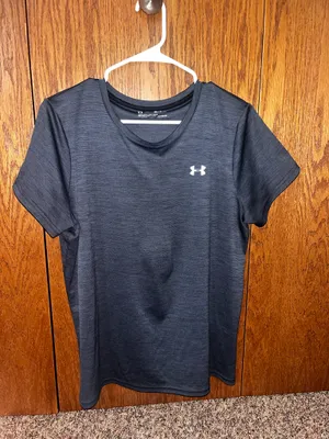 Women’s Under Armour shirt thumbnail 3