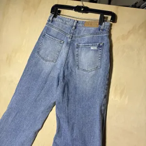PacSun Women's Size 26 High Rise Wide Leg Distressed Ripped Light Wash Jeans thumbnail 4