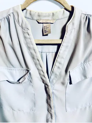 H&M Light Blue Sleeveless Button Up Blouse with White Piping Sz 6 thumbnail 3