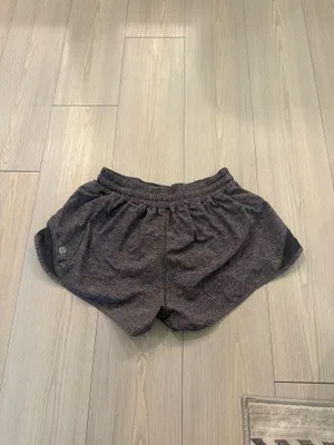 Lululemon Hotty Hot Shorts 2.5" Grey Heather size 6 thumbnail 2