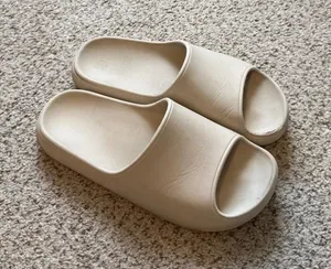 Slides size 7 Tan thumbnail 1