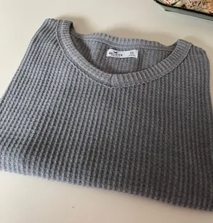 Hollister Oversized Sweater! thumbnail 2