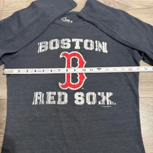 5th & Ocean Boston Red Sox Long Sleeve Graphic Tee XL Slim Fit Charcoal Gray Womens Baseball thumbnail 4