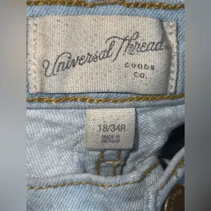 Universal‎ Thread Vintage Straight Button Fly Denim Jeans thumbnail 3