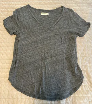 Abercrombie Grey tshirt thumbnail 1