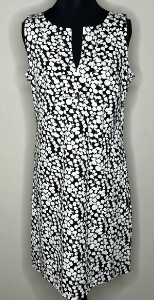 New York & CompanySleeveless Black & White Printed Shift Dress Size Medium thumbnail 1