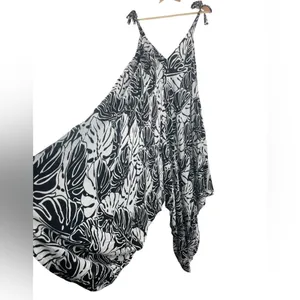 Black & White Leaf Print Tie-Strap jumpsuit with pockets size XL thumbnail 3
