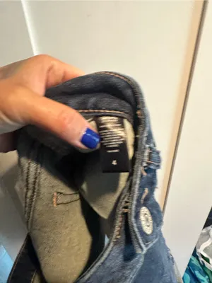 Express Shorts Relaxed Low-Rise Denim Shorts $60 MSRP thumbnail 6