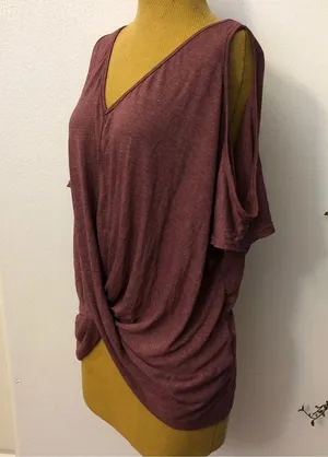 New EMERY ROSE Cold Shoulder Wrap Cross Tee Size L thumbnail 4