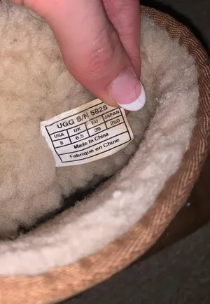 UGG Boots Women’s 8 thumbnail 3