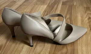 LifeStride Suki Taupe Pointed Toe Heels thumbnail 1