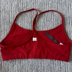 Vuori AllTheFeels Sports Bra in Scarlet Red thumbnail 4