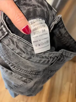 Women's Straight-Leg Jeans in Washed Black thumbnail 4