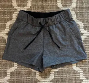 Lululemon on the fly shorts women’s size 4 thumbnail 1