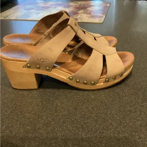 Women’s UGG wedges size 8 thumbnail 3