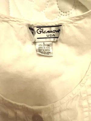 GLAMOUR white cotton sleeveless blouse with embroidered details and pleats on the front. thumbnail 4
