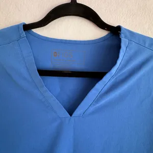 FIGS Royal Blue Catarina One-Pocket Scrub Top Women’s Size Small Style FW1100 thumbnail 5