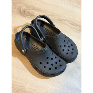 Crocs Classic Clogs Black M 5 W 7 Unisex Slip On Water Shoes Comfort thumbnail 4