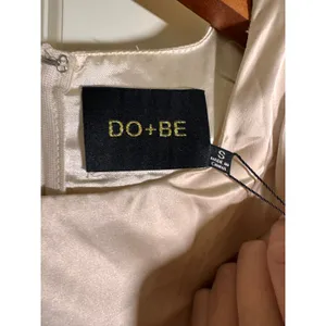 DO+BE Champagne Satin Ruched Mini Dress Sleeveless Padded Shoulder GY0997 NWT thumbnail 3